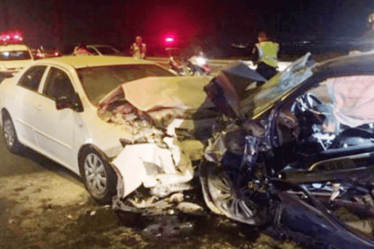 فيديو مروع.. سباق بين سيارتين يتسبب في دهس رجل مسن في مصر سباق بين سيارتين watanserb.com