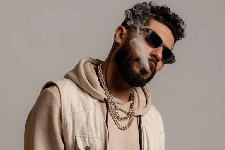 مغني الراب “طوطو” يتفاخر بتعاطيه الحشيش ويشعل المغرب إلغراندي طوطو watanserb.com