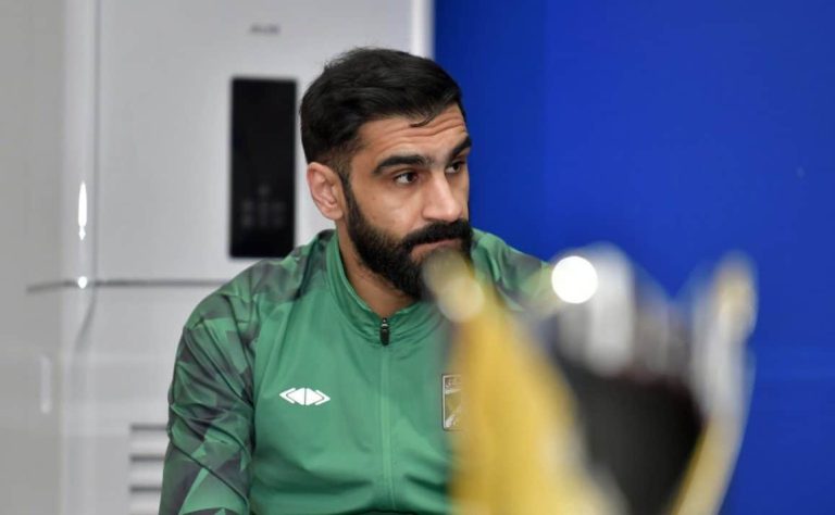 اللاعب سليمان عبدالغفور يعتذر للعمانيين ولاعبي “السيب” باستثناء البعض.. هذا ما قاله! اللاعب سليمان عبدالغفور watanserb.com