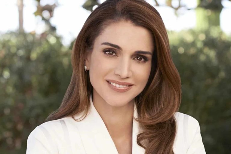 الملكة رانيا تثير الجدل في آخر ظهور لها.. هل تعاونت مع مصمم أزياء إسرائيلي؟!(شاهد) الملكة رانيا watanserb.com