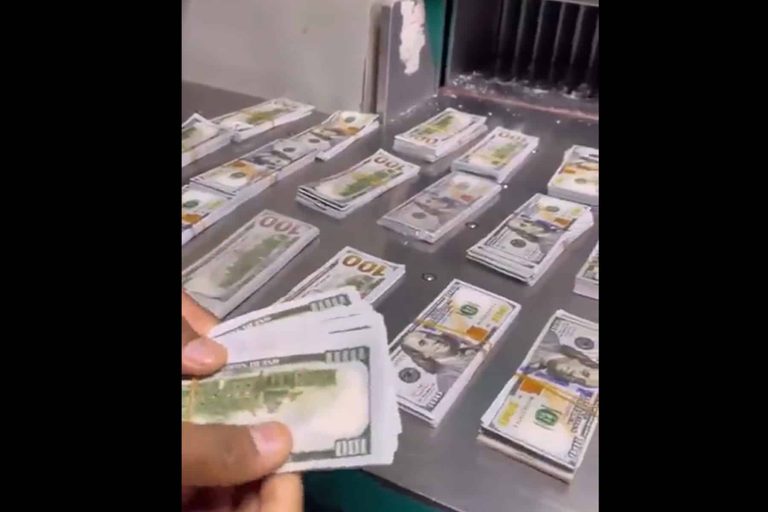 عصابة تطبع عملات أجنبية في السعودية.. تفاعل واسع مع فيديو “المداهمة” عصابة تطبع عملات أجنبية watanserb.com