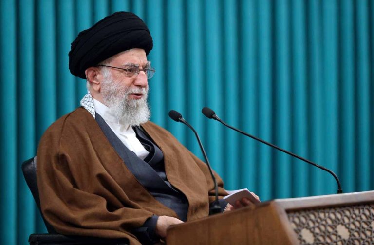 وفاة المرشد الإيراني علي خامنئي.. أنباء غير مؤكدة وجاري إعداد ابنه للخلافة وفاة علي خامنئي watanserb.com