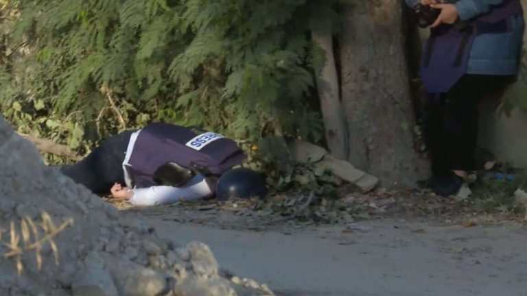 إسرائيل تُقر باغتيال شيرين أبو عاقلة وتتبجح: قتلناها بالخطأ ولن نحقق مع قاتلها اعتراف اسرائيل بقتل شيرين أبو عاقلة watanserb.com
