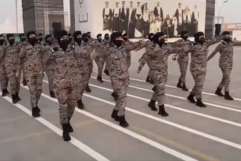 ظهور مثير لمجندات الجيش السعودي في اليوم الوطني (فيديو) مجندات الجيش السعودي watanserb.com