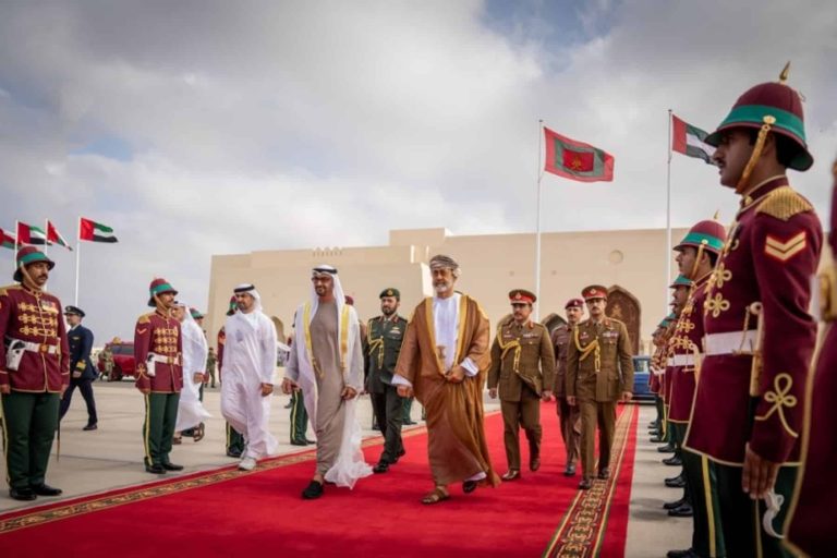محمد بن زايد والسلطان هيثم watanserb.com