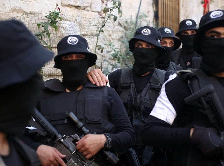 تحليل: تصعيد المقاومة في الضفة .. جيل جديد فقد الثقة بأي مسار سياسي وبات يحتضن السلاح المقاومة في الضفة watanserb.com