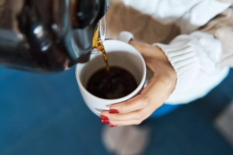 هل يسبب الكافيين ارتفاع ضغط الدم؟ دراسة تجيب هل يسبب الكافيين إرتفاع ضغط الدم؟ دراسة تجيب watanserb.com