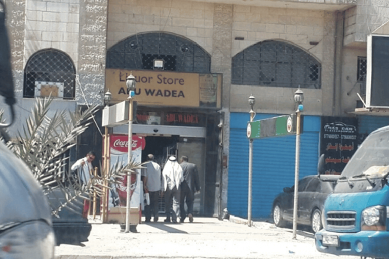 محل لبيع الخمور في الأردن يصدح بصوت القرآن الكريم! (شاهد) بيع الخمور في الأردنwatanserb.com