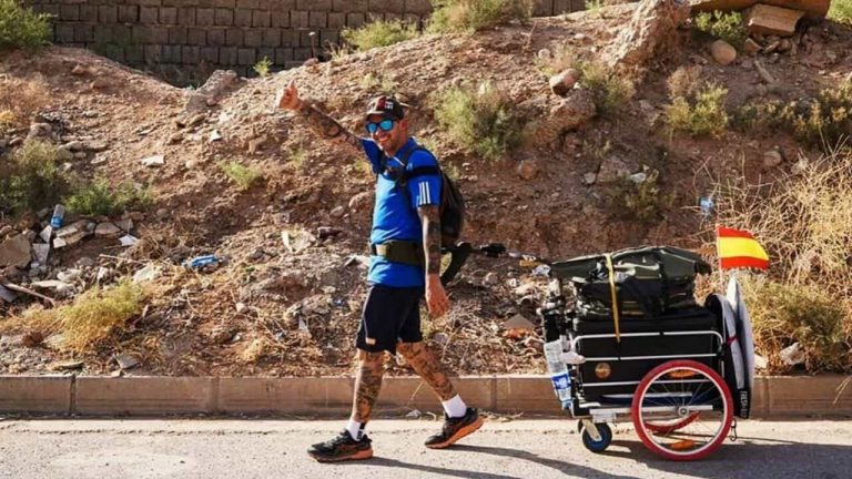 ظهر في بلد عربي.. اختفاء غامض لمشجع إسباني كان متوجها إلى قطر مشيا على الأقدام! اختفاء مشجع كرة قدم إسباني watanserb.com
