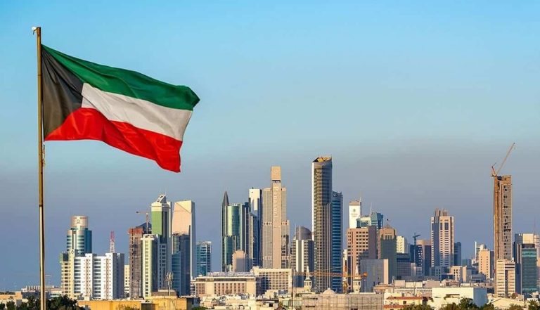 الكويت تُبعد أتراكًا هددوا بانتحار جماعي وتوريط الدولة.. ما القصة؟ إبعاد 13 تركيا هددوا بالانتحار watanserb.com