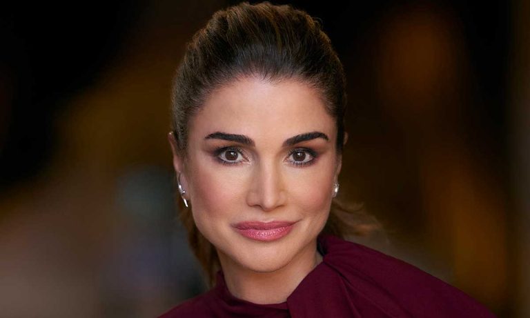 الملكة رانيا ترتدي فقط من هذه "الماركة للأحذية.. لن تتخيل سعرها! (شاهد) watanserb.com