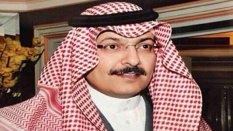 من كتاب الدم والنفط.. هكذا صفع الملك سلمان خالد التويجري عند وفاة الملك عبد الله صفع الملك سلمان خالد التويجري watanserb.com