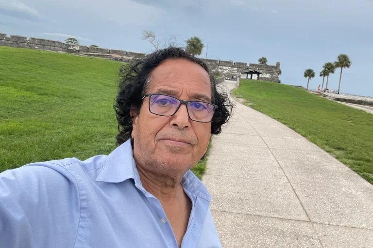 الرياض تسجن مُسنّاً أمريكيا 16 سنة على وقع احتدام الخلافات مع واشنطن سجن مسن أمريكي في السعودية watanserb.com