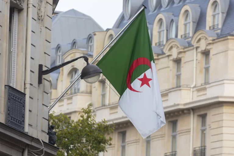 عمليات نصب يقوم بها جزائريون watanserb.com