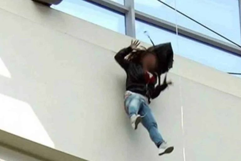 شاهد عيان كشف تفاصيل صادمة عن الطالبة المصرية المنتحرة بالكويت طالبة مصرية منتحرة بالكويت watanserb.com