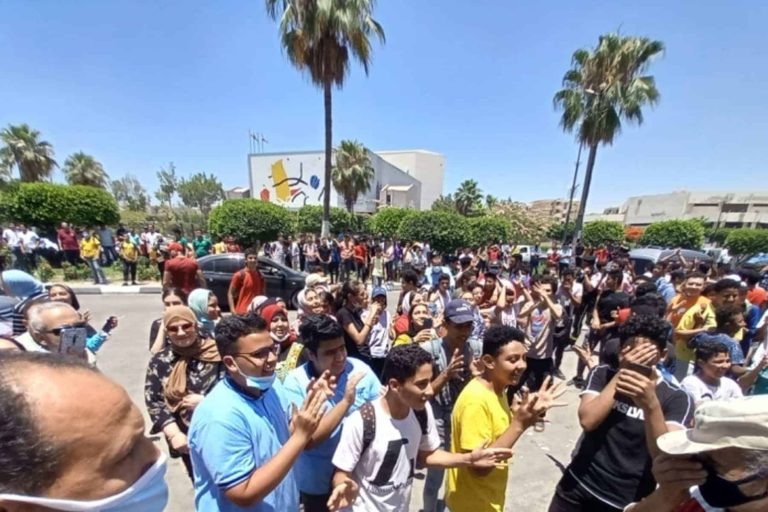 مظاهرة في مدرسة مصرية نظمها عشرات التلاميذ.. ونشطاء: بروفة لـ 11 / 11 (فيديو) مظاهرة في مدرسة مصرية watanserb.com