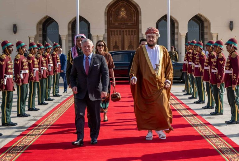 هذا ما فعله سلطان عمان مع الرئيس الإماراتي ولم يفعله مع ملك الأردن اختتام زيارة ملك الأردن watanserb.com