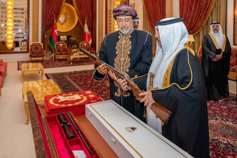 ملك البحرين و السلطان هيثم watanserb.com
