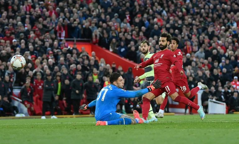 هدف صلاح يحسم كلاسيكو إنجلترا أمام مانشستر سيتي (فيديو) هدف صلاح يحسم قمة ليفربول ومانشستر سيتي watanserb.com