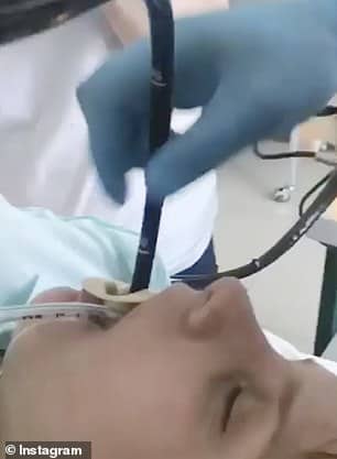 ثعبان في جسد سيدة