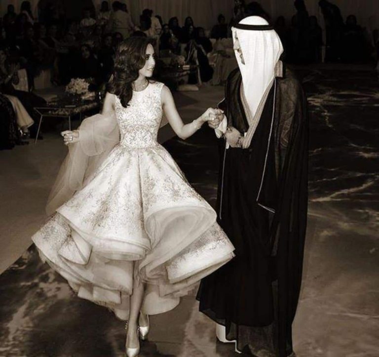 حدث في السعودية.. سيدة تهدي ضرتها عمارة سكنية لسبب صادم! (شاهد) حدث في السعودية.. سيدة تهدي ضرتها عمارة سكنية لسبب صادم! (شاهد) watanserb.com