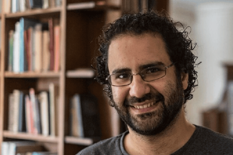 في إطار تسوية مع النظام وعدم إحراجه.. عائلة الناشط علاء عبدالفتاح تتقدم بطلب للعفو عنه! الناشط علاء عبد الفتاح watanserb.com