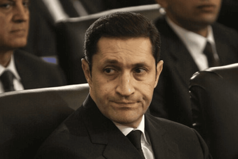تقرير يعود لـ11 سنة.. سبب هجوم علاء مبارك على الغارديان بالتزامن مع قمة المناخ هجوم علاء مبارك watanserb.com