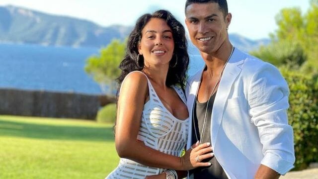 كريستيانو وجورجينا.. تعرف على قصورهما الخيالية التي تضمن لهم مستقبلاً آمناً! كريستيانو وجورجينا.. تعرف على قصورهما الخيالية التي تضمن لهم مستقبلاً آمناً! watanserb.com