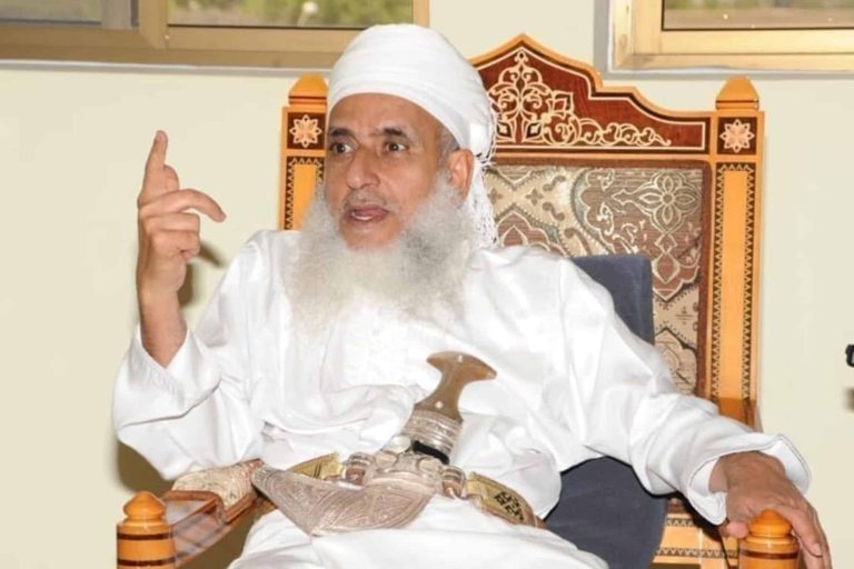 أقوى تعليق من مفتي عمان على تنظيم المونديال ورسالة خاصة لقطر أحمد بن حمد الخليلي watanserb.com