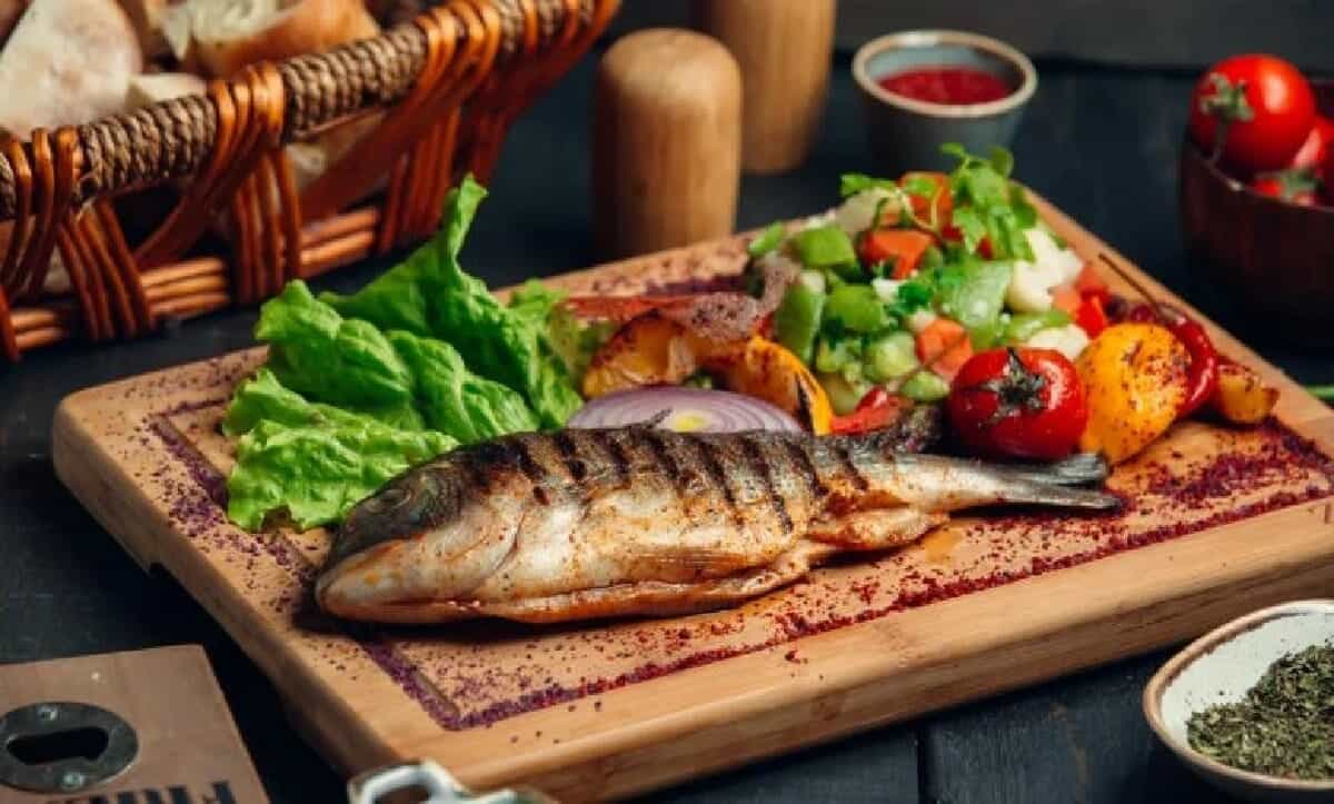 ينبغي تضمين الأسماك الدهنية في نظامك الغذائي مرتين على الأقل في الأسبوع 