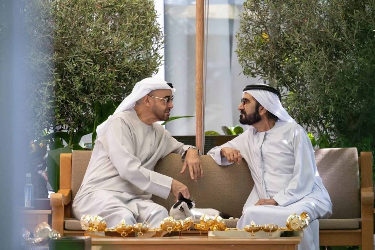 محمد بن راشد يكافئ منقذي قطةwatanserb.com