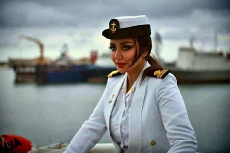 جمال الأميرة سارة بنت فيصل بملابس القبطان يلفت الأنظار (شاهد) الأميرة سارة بنت فيصل watanserb.com
