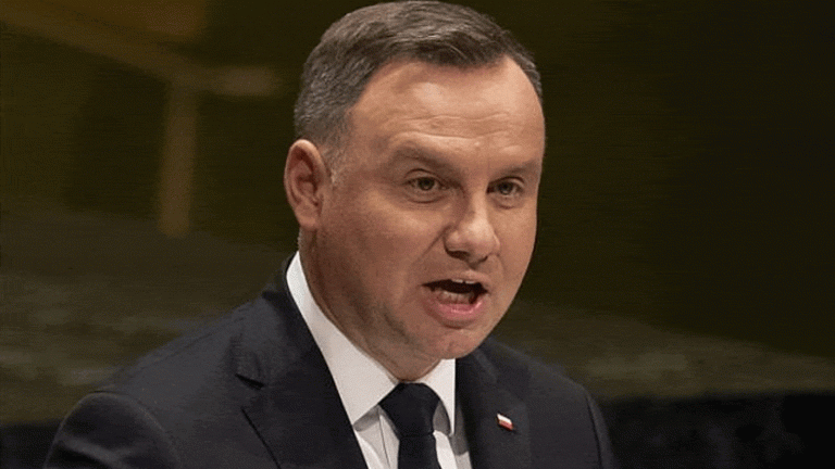 منتحل شخصية ماكرون يتحدث مع أندجي دودا watanserb.com