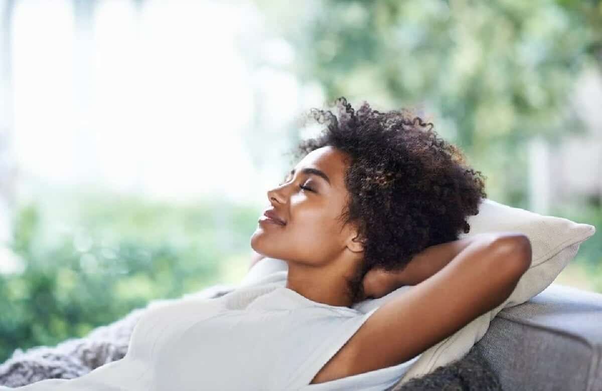 إليكم سبب اعتبار عدم القيام بأي شيء أمر صحيّ مثل ممارسة التمارين الرياضية.. الراحة النفسية watanserb.com