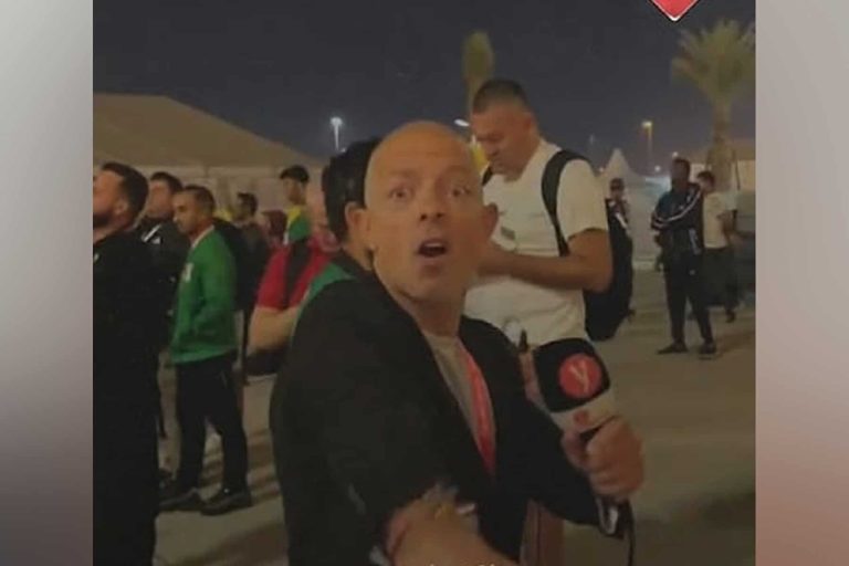 فلسطيني يؤدب المراسل الإسرائيلي صاحب فضيحة الجنسية الإكوادورية (مواجهة ساخنة) المراسل الإسرائيلي راز شيكنيك watanserb.com