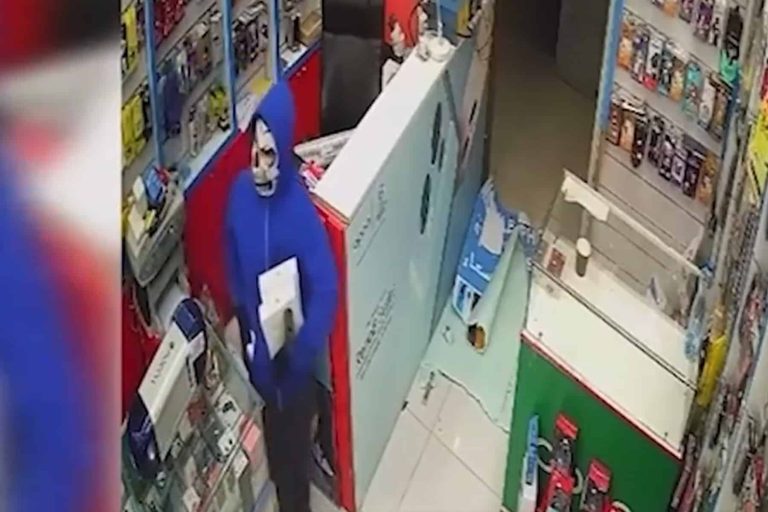 جريمة سرقة في الكويت watanserb.com