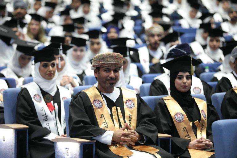 حفل تخرج كلية مزون watanserb.com