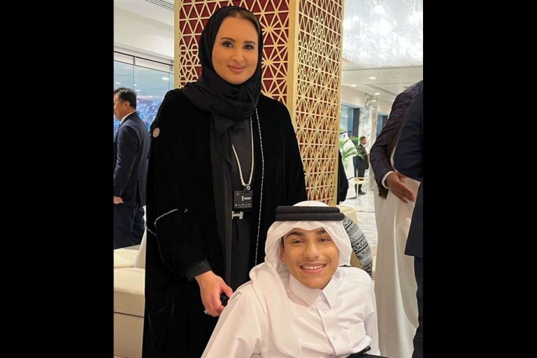 شاهد ما فعلته زوجة أمير قطر مع غانم المفتاح ولاقى تفاعلا كبيرا زوجة أمير قطر و غانم المفتاح watanserb.com