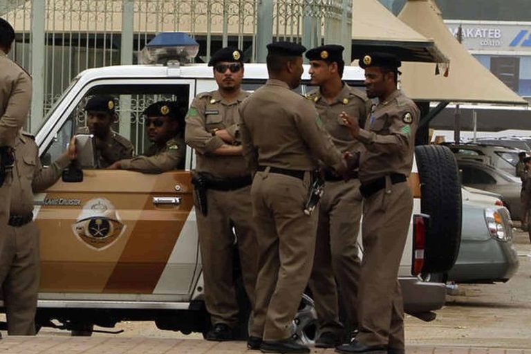 سطو على سيارة أموال في الجنادرية watanserb.com