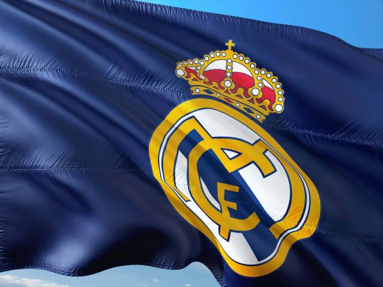 تغطية متوفى عراقي بعلم ريال مدريد watanserb.com