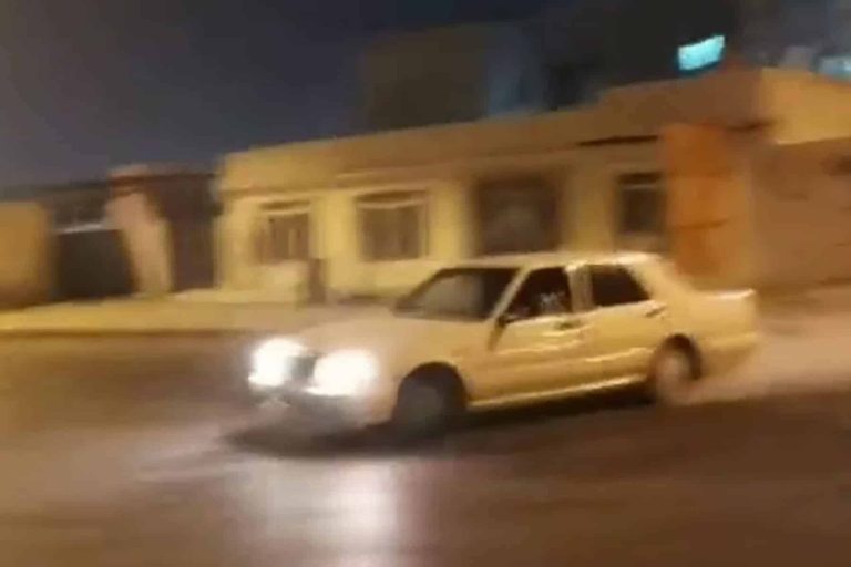 عماني يتباهى على الطريق watanserb.com