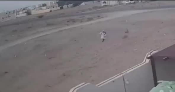 أول ظهور للطفل ضحية الكلاب الضالة بسلطنة عمان ومفاجأة غير متوقعة كلاب ضالة تهاجم طفل عماني watanserb.com