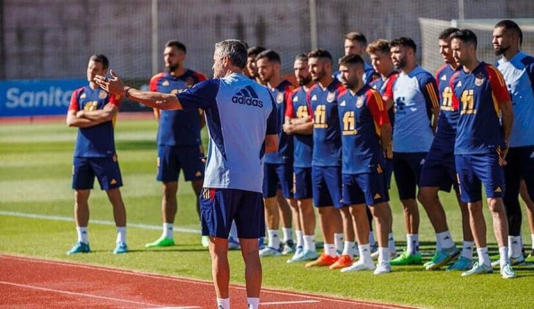 إنريكي يصدم الجميع بتشكيلة منتخب إسبانيا في كأس العالم 2022 قطر تشكيلة منتخب إسبانيا في كأس العالم 2022 watanserb.com