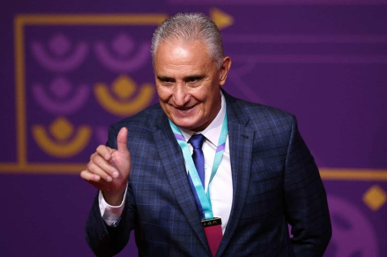 مشجع عربي يساعد عائلة مدرب البرازيل watanserb.com