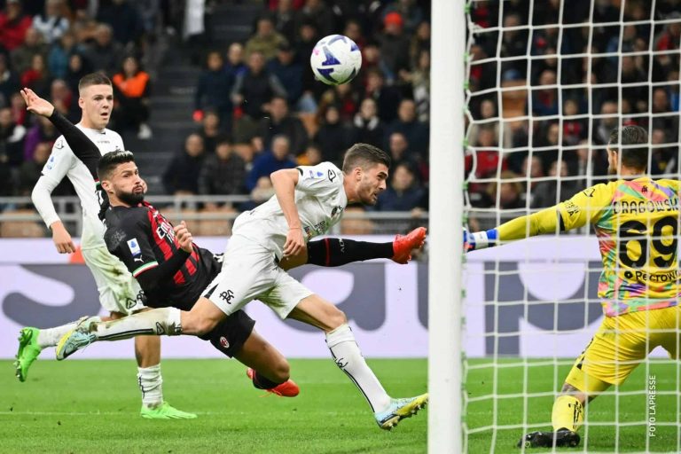 ميلان ينجو من فخ التعثر أمام سبيزيا في الدوري الإيطالي (شاهد) مباراة ميلان وسبيزيا في الدوري الإيطالي watanserb.com