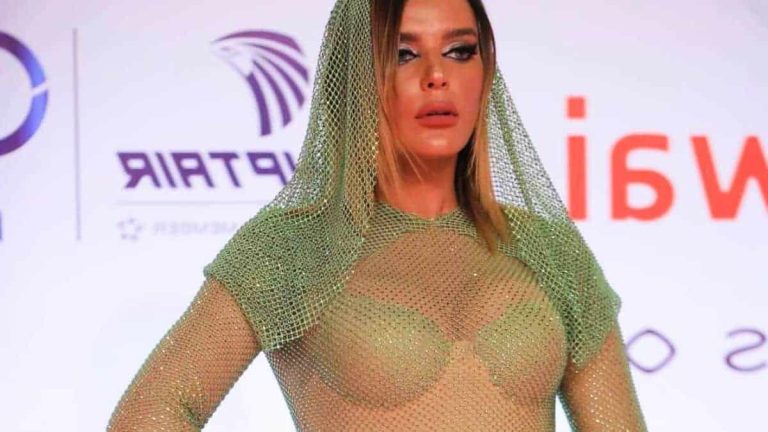 هبة السيسي.. تبرير صادم بعد إطلالتها الفاضحة في مهرجان القاهرة! watanserb.com