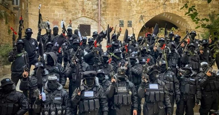 عرين الأسود توجّه 3 رسائل قوية في ذكرى استشهاد مؤسسها “العزيزي” عرين الأسود توجّه 3 رسائل في ذكرى استشهاد مؤسسها watanserb.com