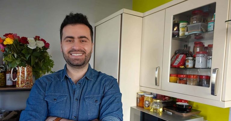 انفصال أبو جوليا عن زوجته watanserb.com