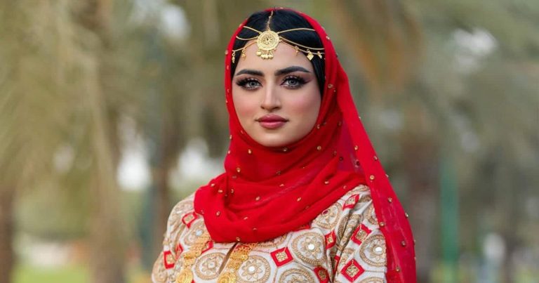 العمانية حليمة البلوشية watanserb.com