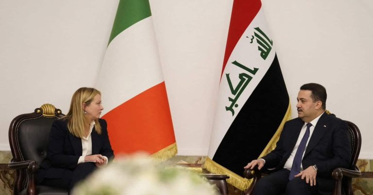 فضيحة..رئيس الوزراء العراقي يستقبل نظيرته الإيطالية بعلم إيرلندا!(شاهد) فضيحة رئيس الوزراء العراقي watanserb.com